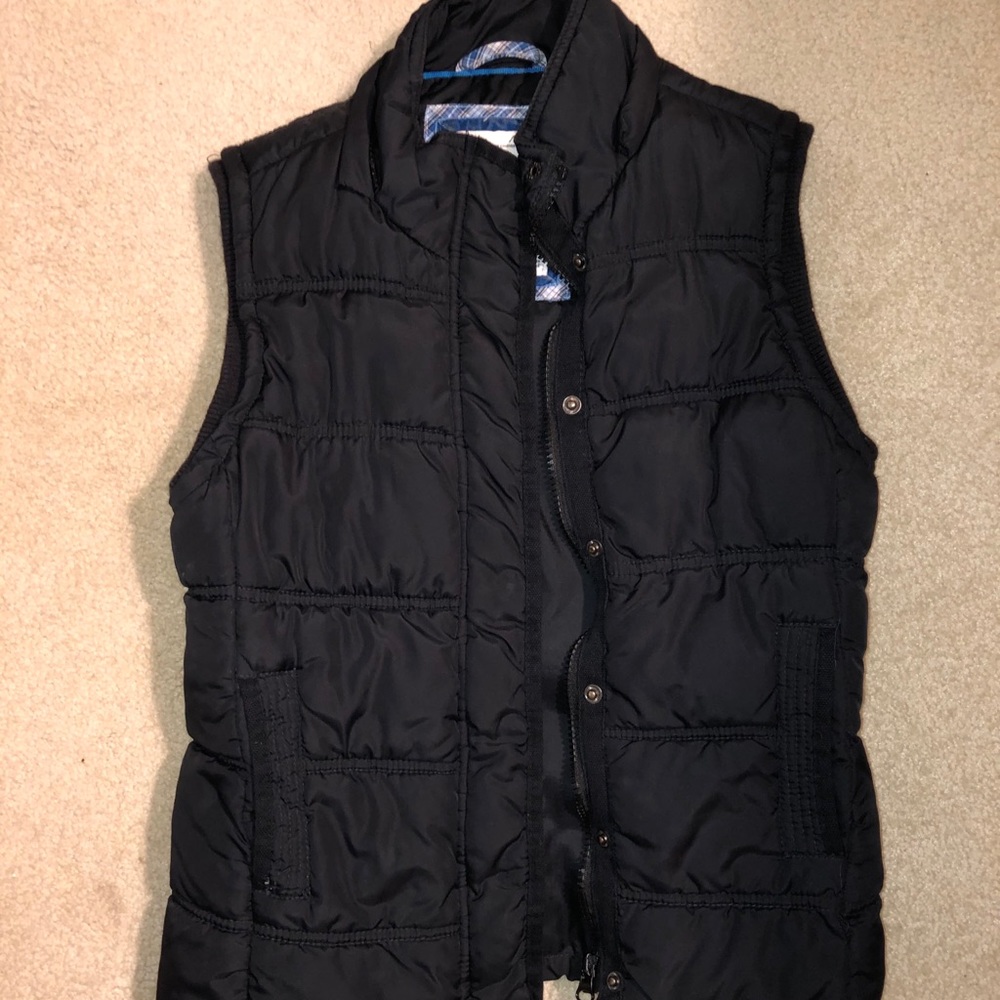 Black down vest!!